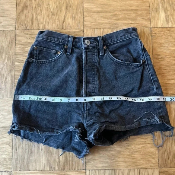 Re/Done Size 26 Black 50s Cutoff Denim Shorts Distressed Button Fly - Picture 6 of 7